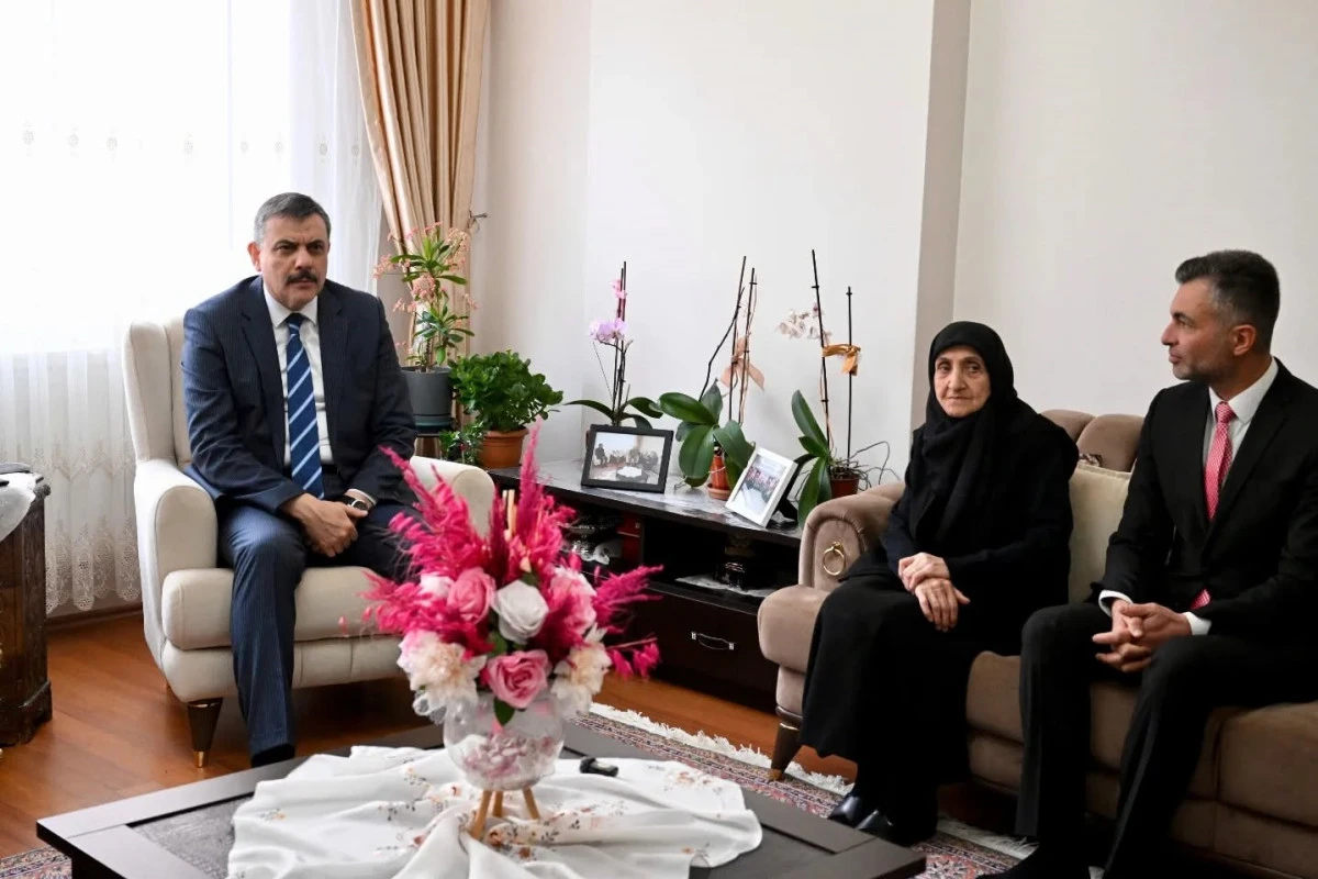 Vali Çiftçi’den şehit annesine vefa