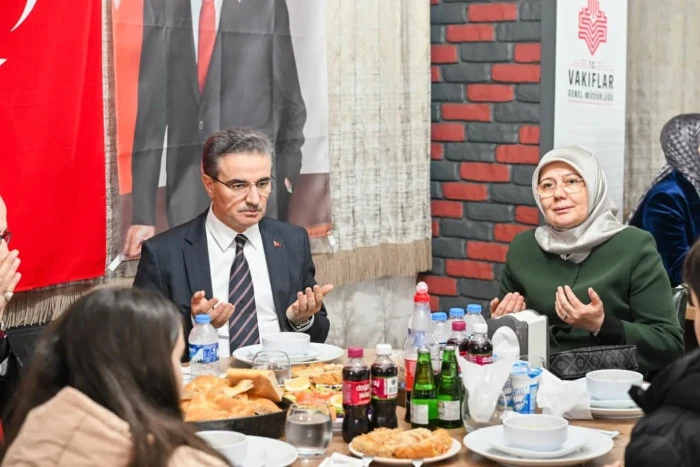 Yetim &ccedil;ocuklarla iftar yaptılar